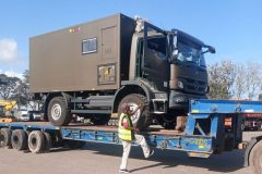 trasporto-mezzi-su-camion-africa